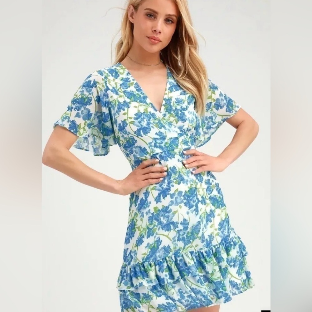 Lulus Ruffled Mini Floral Dress in Blue White Size 6 Beach Summer